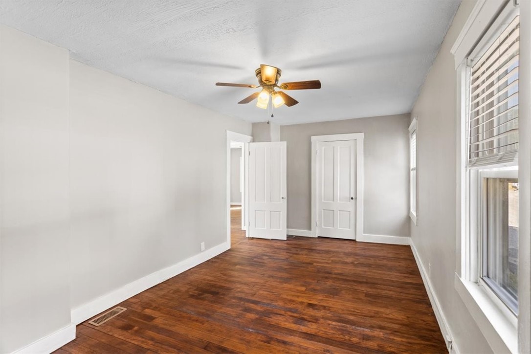 Warwick, Rhode Island 02886, United States, 6 Bedrooms Bedrooms, ,2 BathroomsBathrooms,Residential,Active,229064