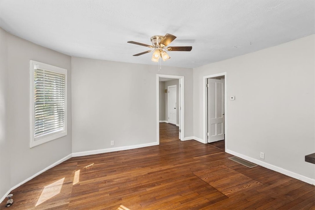 Warwick, Rhode Island 02886, United States, 6 Bedrooms Bedrooms, ,2 BathroomsBathrooms,Residential,Active,229064