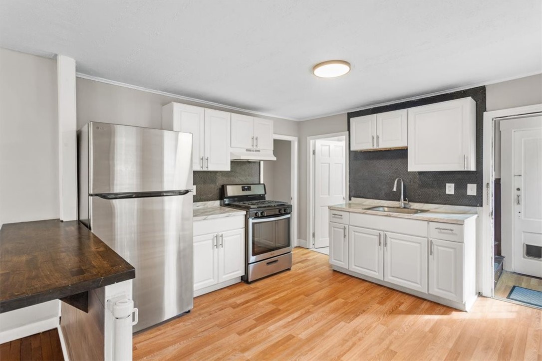 Warwick, Rhode Island 02886, United States, 6 Bedrooms Bedrooms, ,2 BathroomsBathrooms,Residential,Active,229064