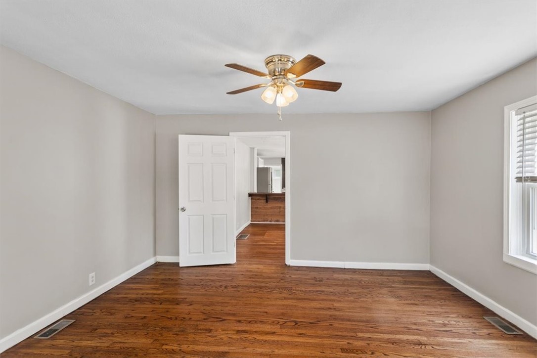 Warwick, Rhode Island 02886, United States, 6 Bedrooms Bedrooms, ,2 BathroomsBathrooms,Residential,Active,229064