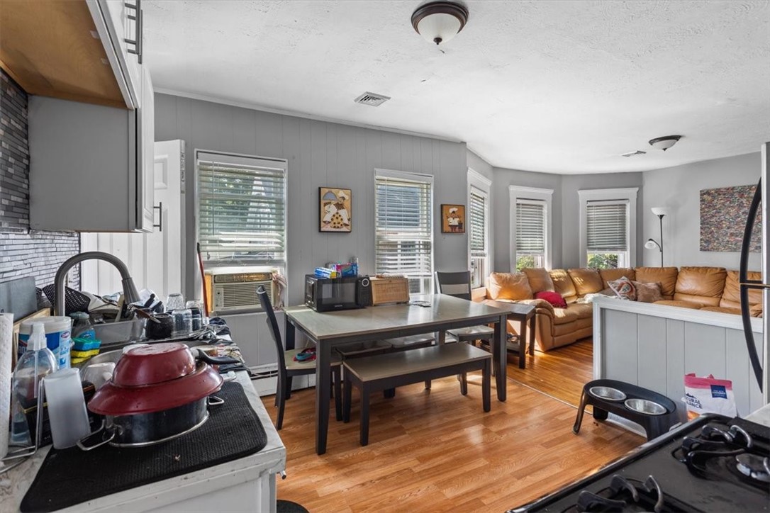 Warwick, Rhode Island 02886, United States, 6 Bedrooms Bedrooms, ,2 BathroomsBathrooms,Residential,Active,229064