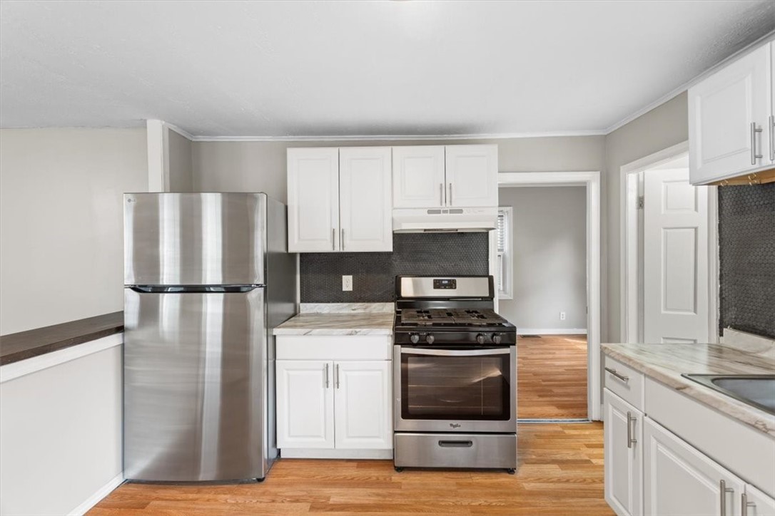 Warwick, Rhode Island 02886, United States, 6 Bedrooms Bedrooms, ,2 BathroomsBathrooms,Residential,Active,229064