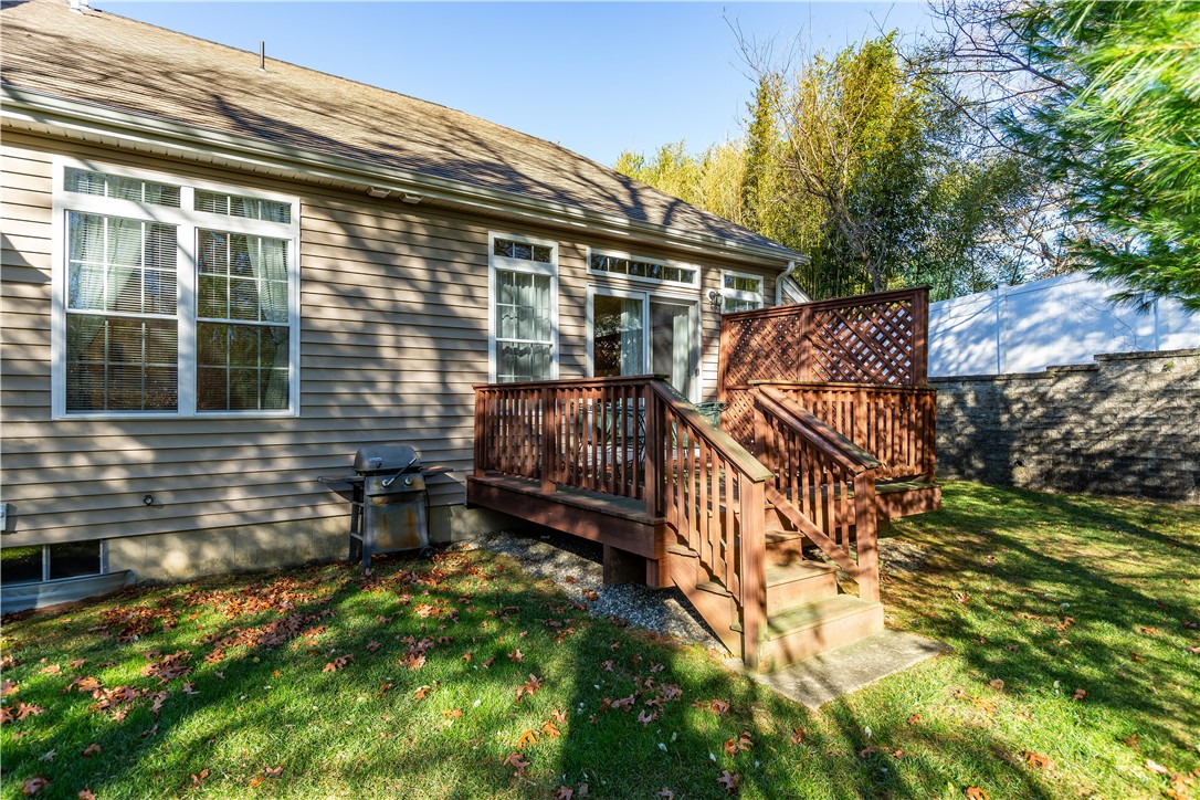 South Kingstown, Rhode Island 02879, United States, 2 Bedrooms Bedrooms, ,3 BathroomsBathrooms,Residential,Pending,249839