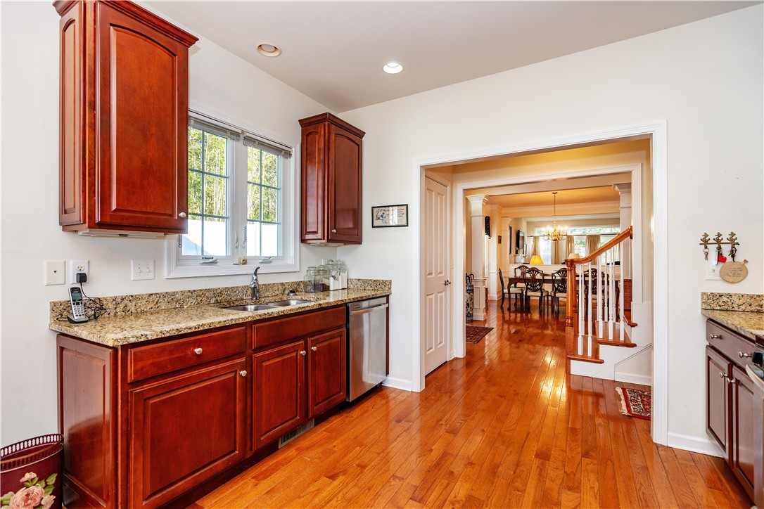 South Kingstown, Rhode Island 02879, United States, 2 Bedrooms Bedrooms, ,3 BathroomsBathrooms,Residential,Pending,249839