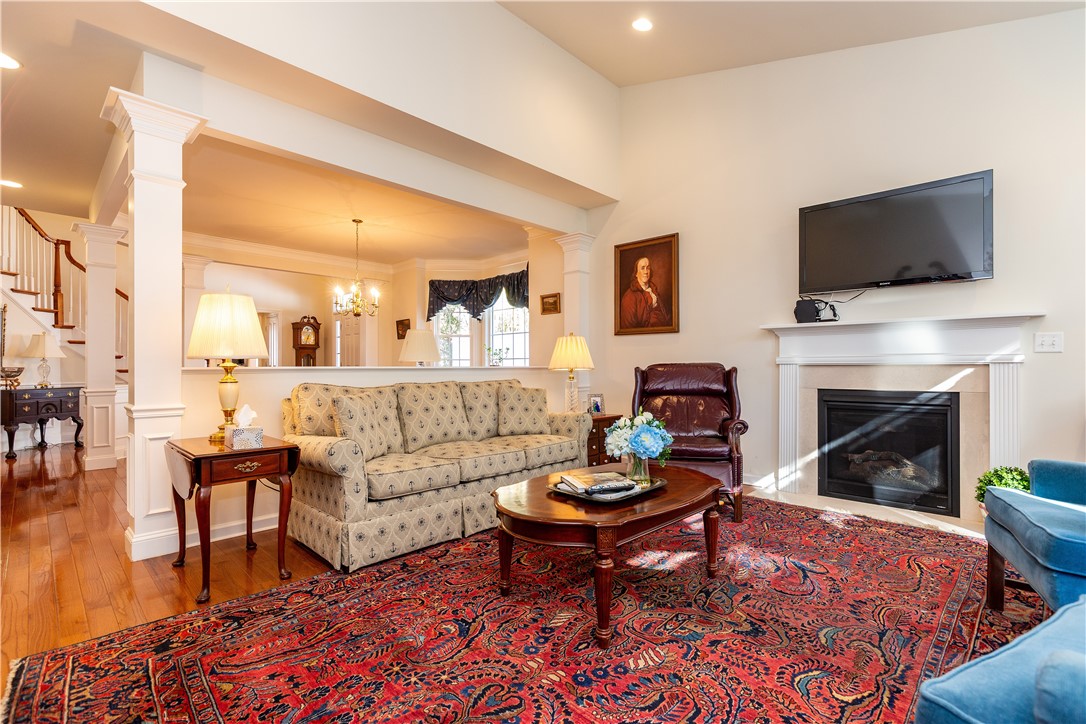 South Kingstown, Rhode Island 02879, United States, 2 Bedrooms Bedrooms, ,3 BathroomsBathrooms,Residential,Pending,249839