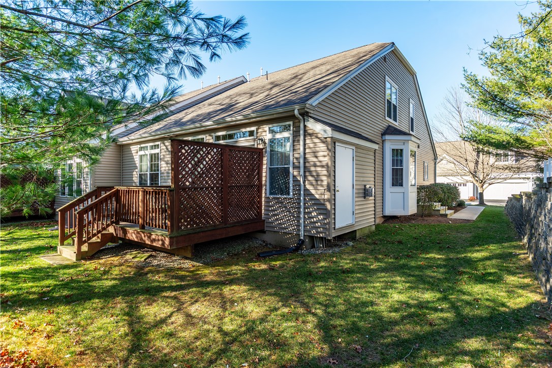 South Kingstown, Rhode Island 02879, United States, 2 Bedrooms Bedrooms, ,3 BathroomsBathrooms,Residential,Pending,249839