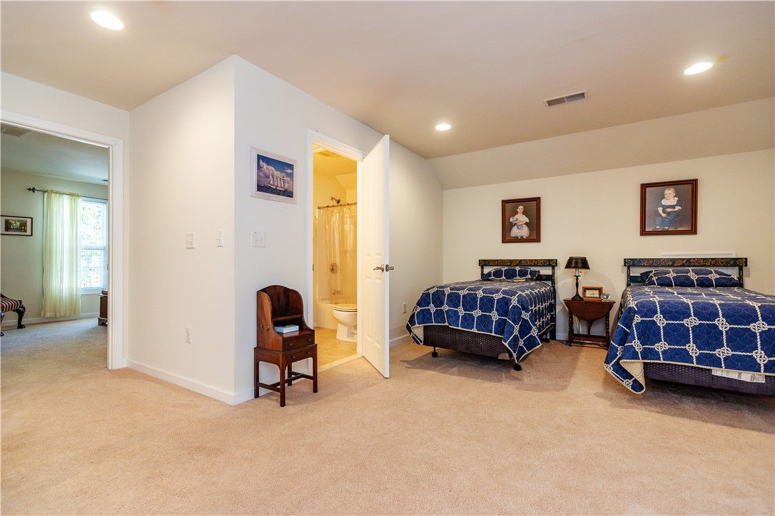 South Kingstown, Rhode Island 02879, United States, 2 Bedrooms Bedrooms, ,3 BathroomsBathrooms,Residential,Pending,249839