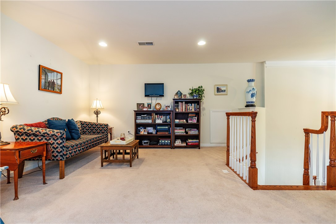 South Kingstown, Rhode Island 02879, United States, 2 Bedrooms Bedrooms, ,3 BathroomsBathrooms,Residential,Pending,249839