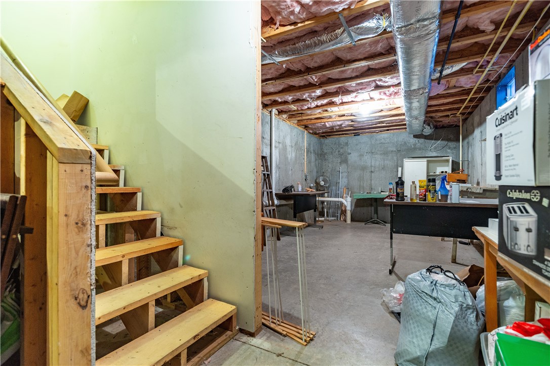 South Kingstown, Rhode Island 02879, United States, 2 Bedrooms Bedrooms, ,3 BathroomsBathrooms,Residential,Pending,249839