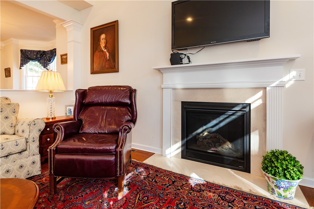 South Kingstown, Rhode Island 02879, United States, 2 Bedrooms Bedrooms, ,3 BathroomsBathrooms,Residential,Pending,249839