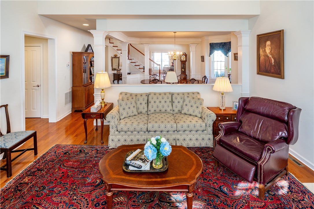 South Kingstown, Rhode Island 02879, United States, 2 Bedrooms Bedrooms, ,3 BathroomsBathrooms,Residential,Pending,249839