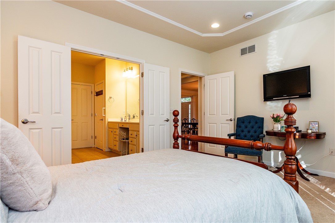 South Kingstown, Rhode Island 02879, United States, 2 Bedrooms Bedrooms, ,3 BathroomsBathrooms,Residential,Pending,249839