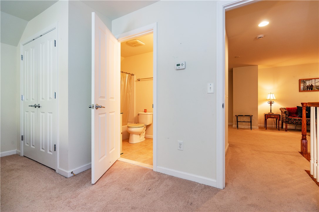 South Kingstown, Rhode Island 02879, United States, 2 Bedrooms Bedrooms, ,3 BathroomsBathrooms,Residential,Pending,249839