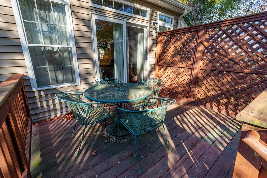 South Kingstown, Rhode Island 02879, United States, 2 Bedrooms Bedrooms, ,3 BathroomsBathrooms,Residential,Pending,249839