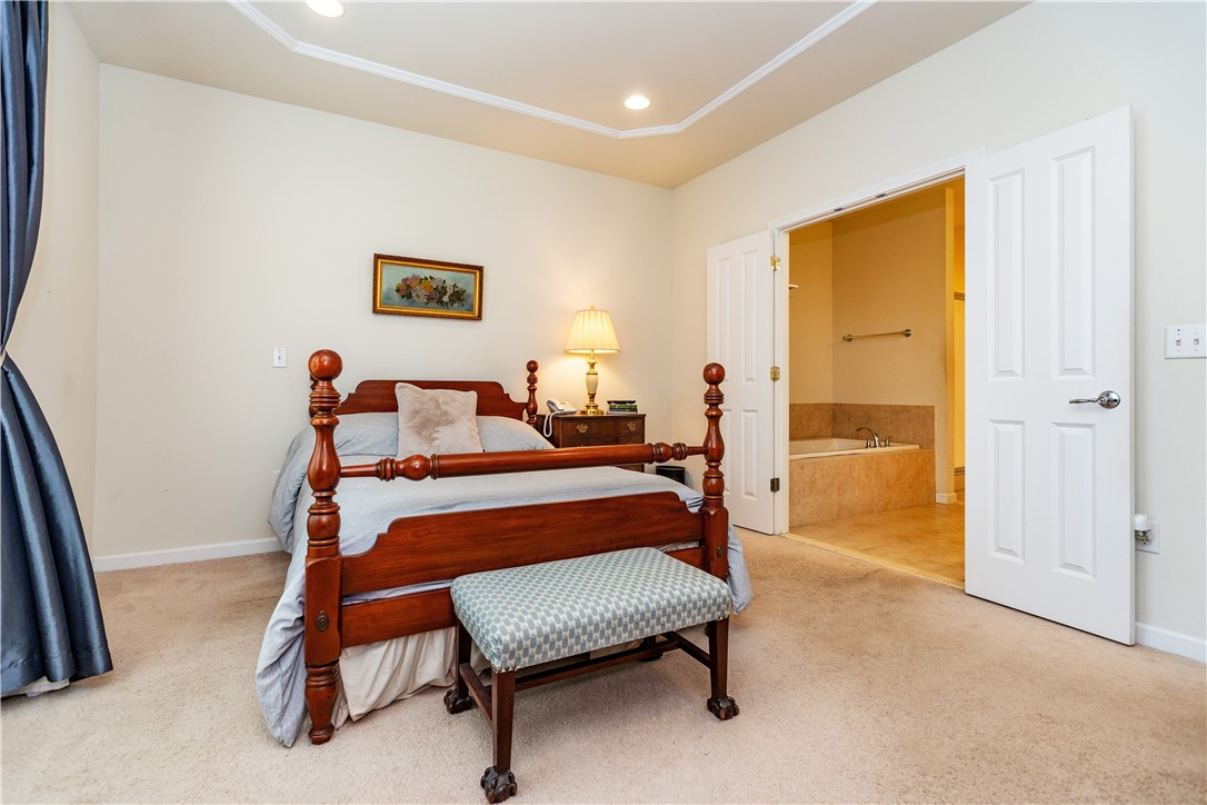 South Kingstown, Rhode Island 02879, United States, 2 Bedrooms Bedrooms, ,3 BathroomsBathrooms,Residential,Pending,249839