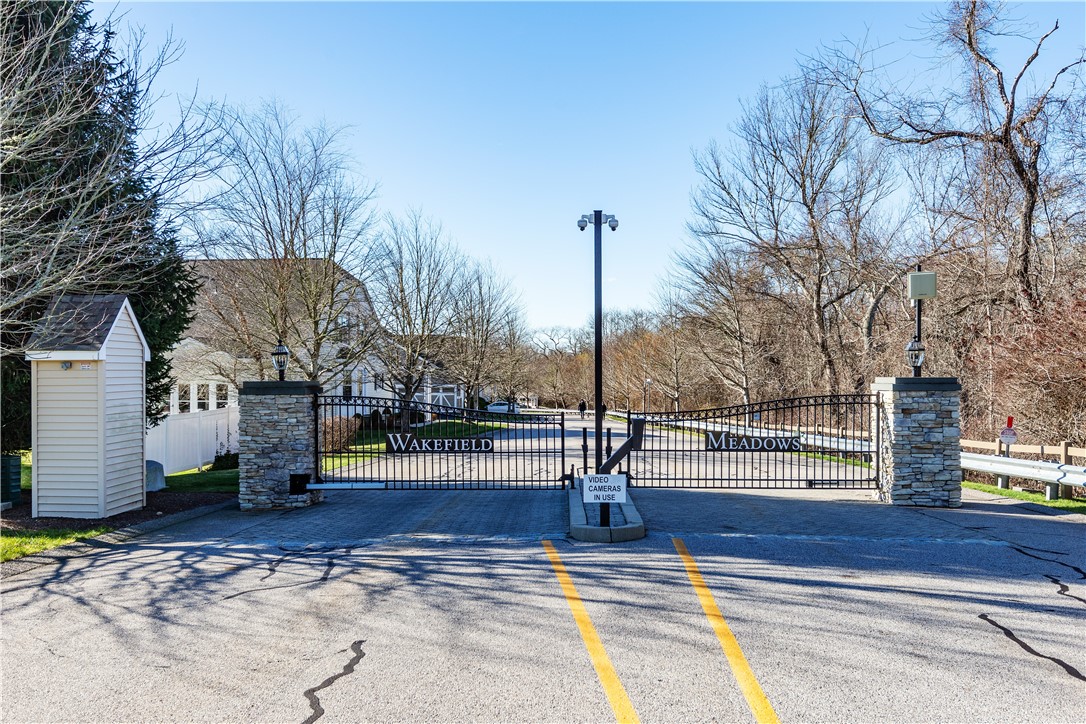 South Kingstown, Rhode Island 02879, United States, 2 Bedrooms Bedrooms, ,3 BathroomsBathrooms,Residential,Pending,249839