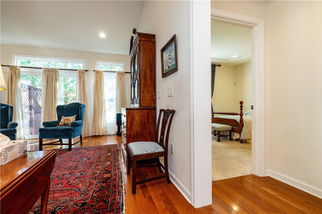 South Kingstown, Rhode Island 02879, United States, 2 Bedrooms Bedrooms, ,3 BathroomsBathrooms,Residential,Pending,249839