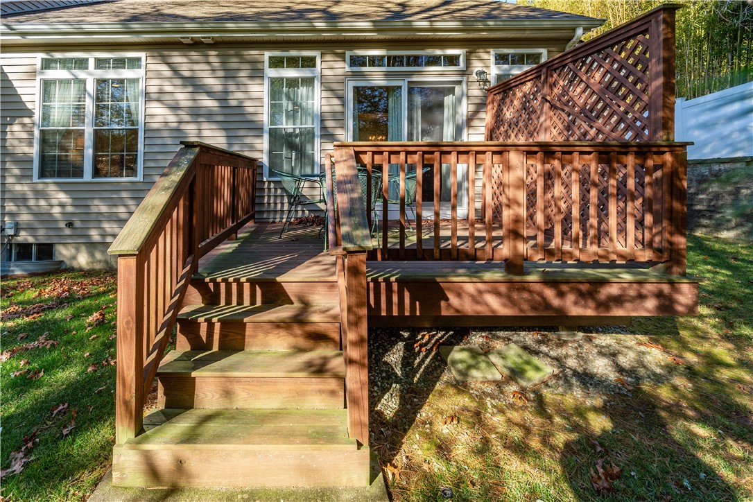 South Kingstown, Rhode Island 02879, United States, 2 Bedrooms Bedrooms, ,3 BathroomsBathrooms,Residential,Pending,249839