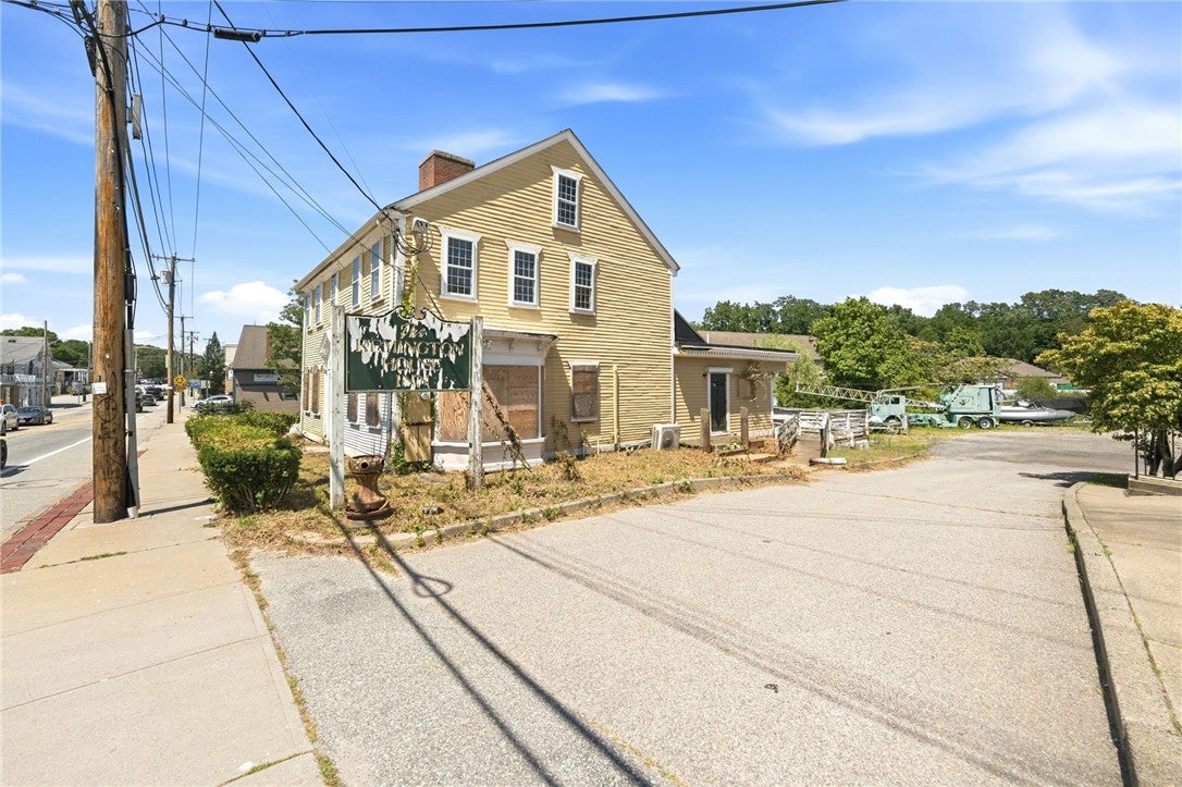 3376 Post Road