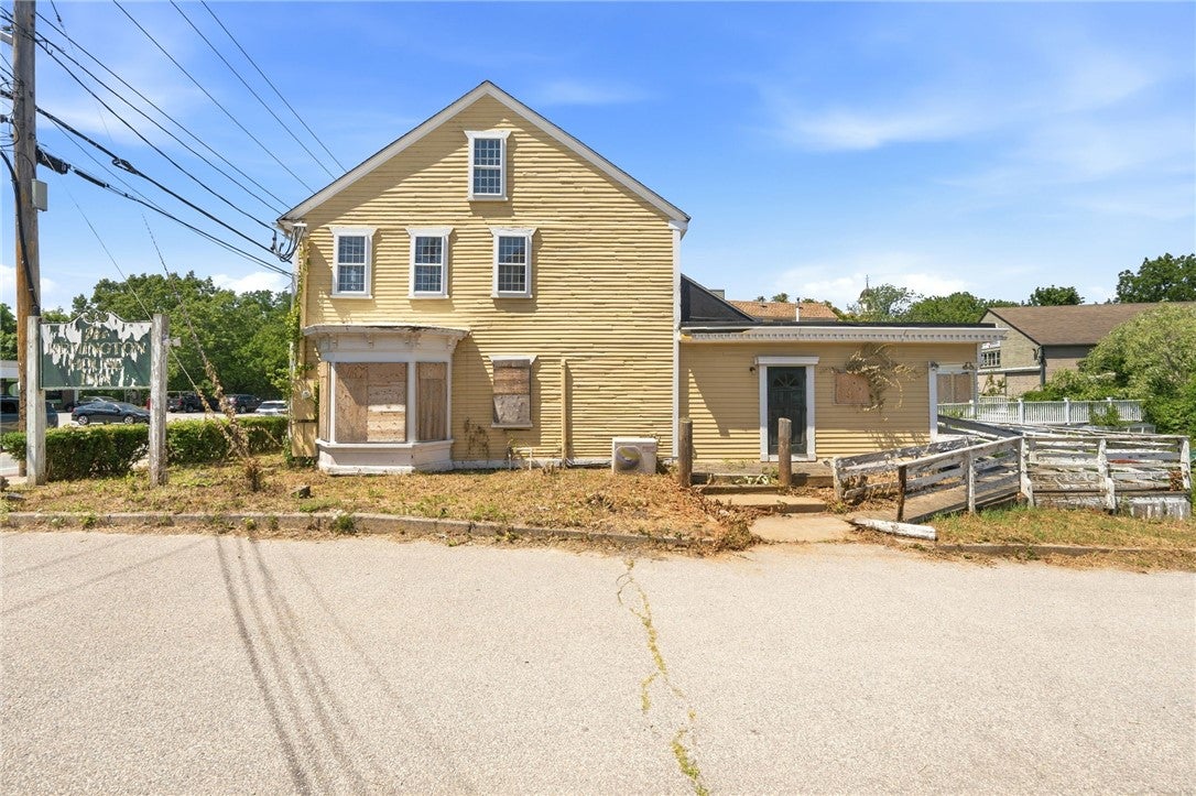 3376 Post Road
