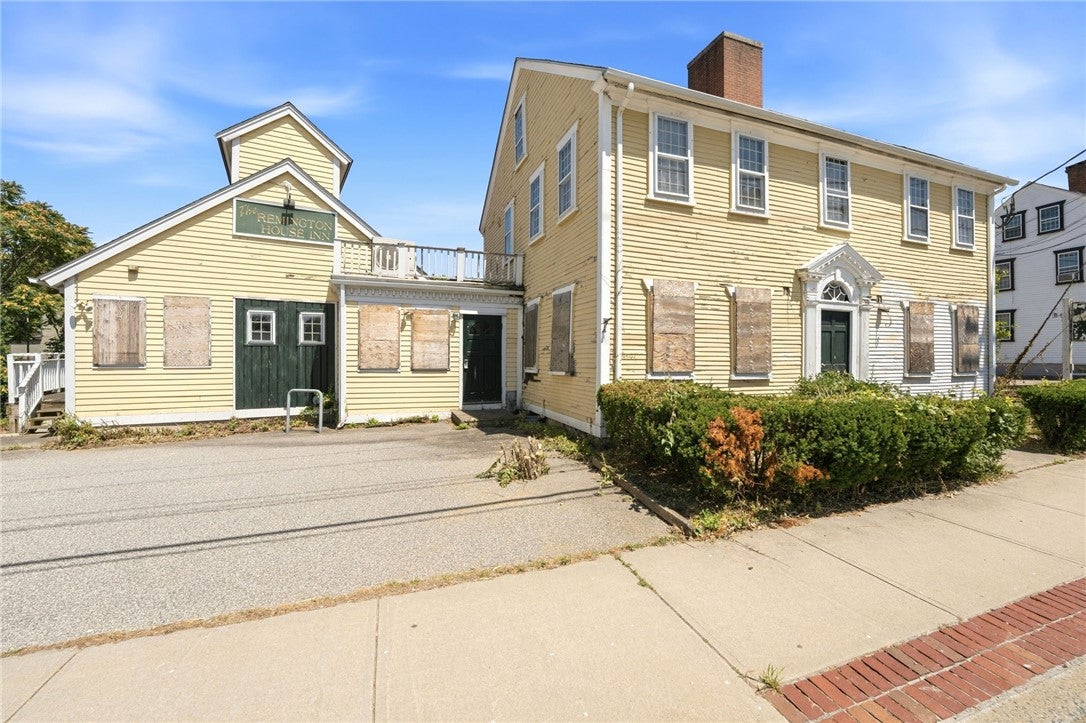3376 Post Road