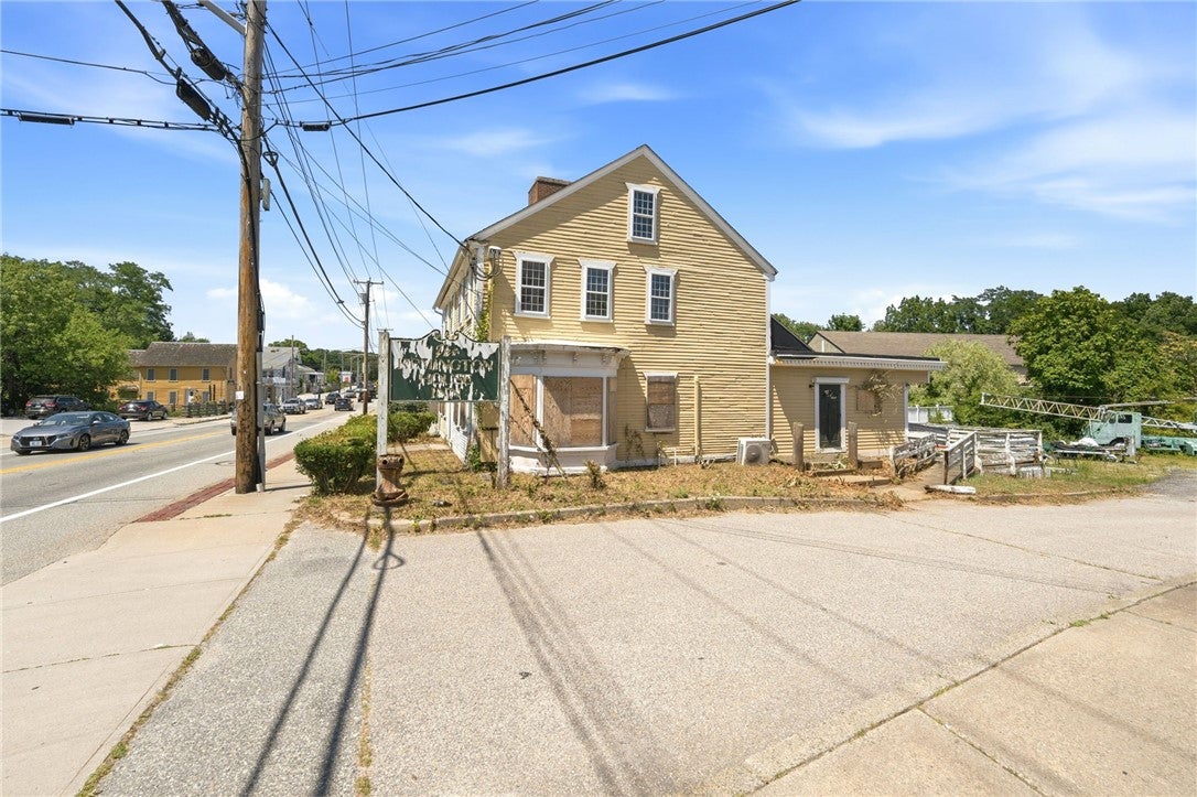 3376 Post Road