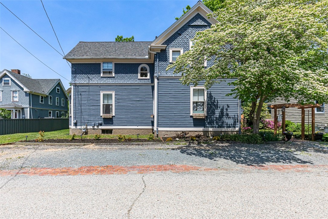 10 Burton Avenue