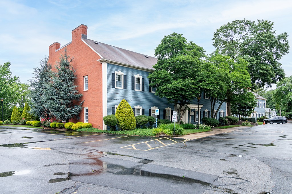 400 Massasoit Avenue 301&302