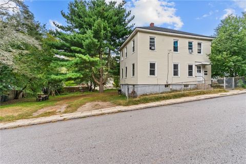 15 School Street, West Warwick, RI 02893 - #: 1364677