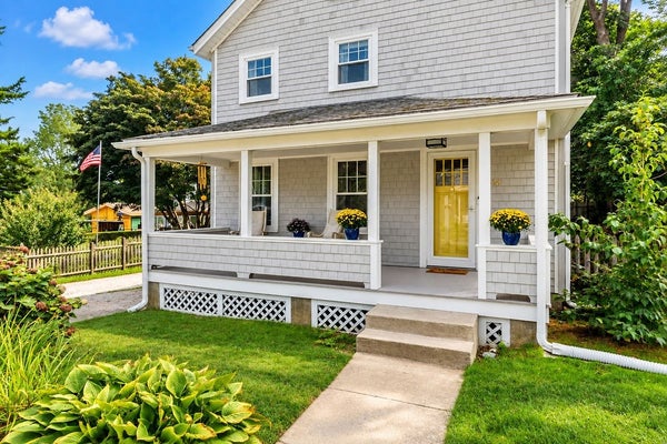 66 SCHAEFFER ST, WAKEFIELD, RI 02879 - Image 1e58bfc9d27e0da90f0e9e7088534b2f/897469408