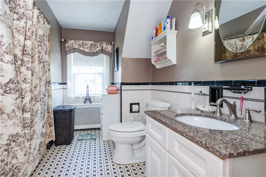 Cranston, Rhode Island 02910, United States, 3 Bedrooms Bedrooms, ,2 BathroomsBathrooms,Residential,Active,171954