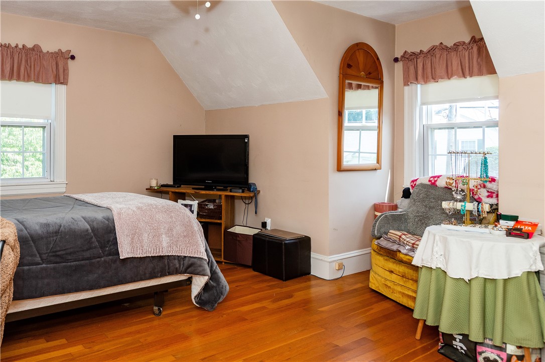 Cranston, Rhode Island 02910, United States, 3 Bedrooms Bedrooms, ,2 BathroomsBathrooms,Residential,Active,171954