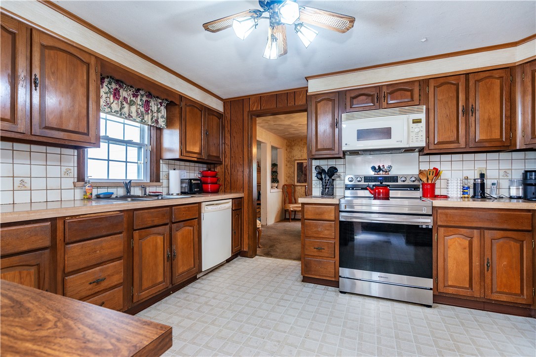 Cranston, Rhode Island 02910, United States, 3 Bedrooms Bedrooms, ,2 BathroomsBathrooms,Residential,Active,171954