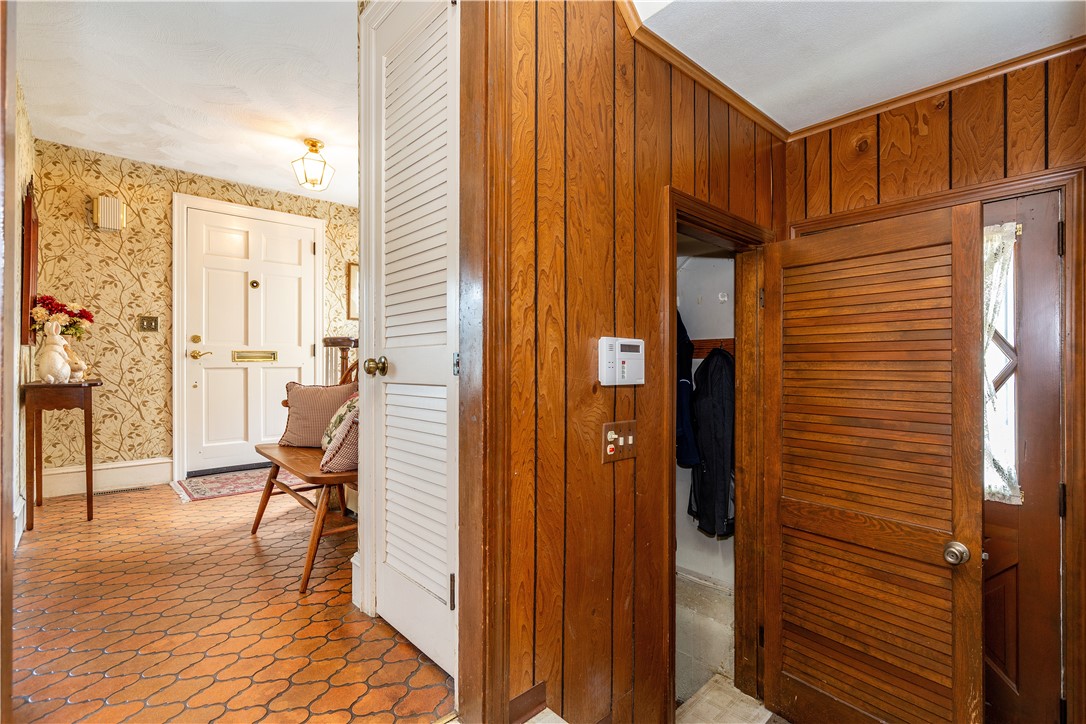 Cranston, Rhode Island 02910, United States, 3 Bedrooms Bedrooms, ,2 BathroomsBathrooms,Residential,Active,171954