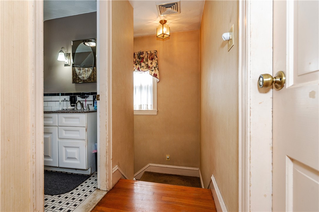 Cranston, Rhode Island 02910, United States, 3 Bedrooms Bedrooms, ,2 BathroomsBathrooms,Residential,Active,171954