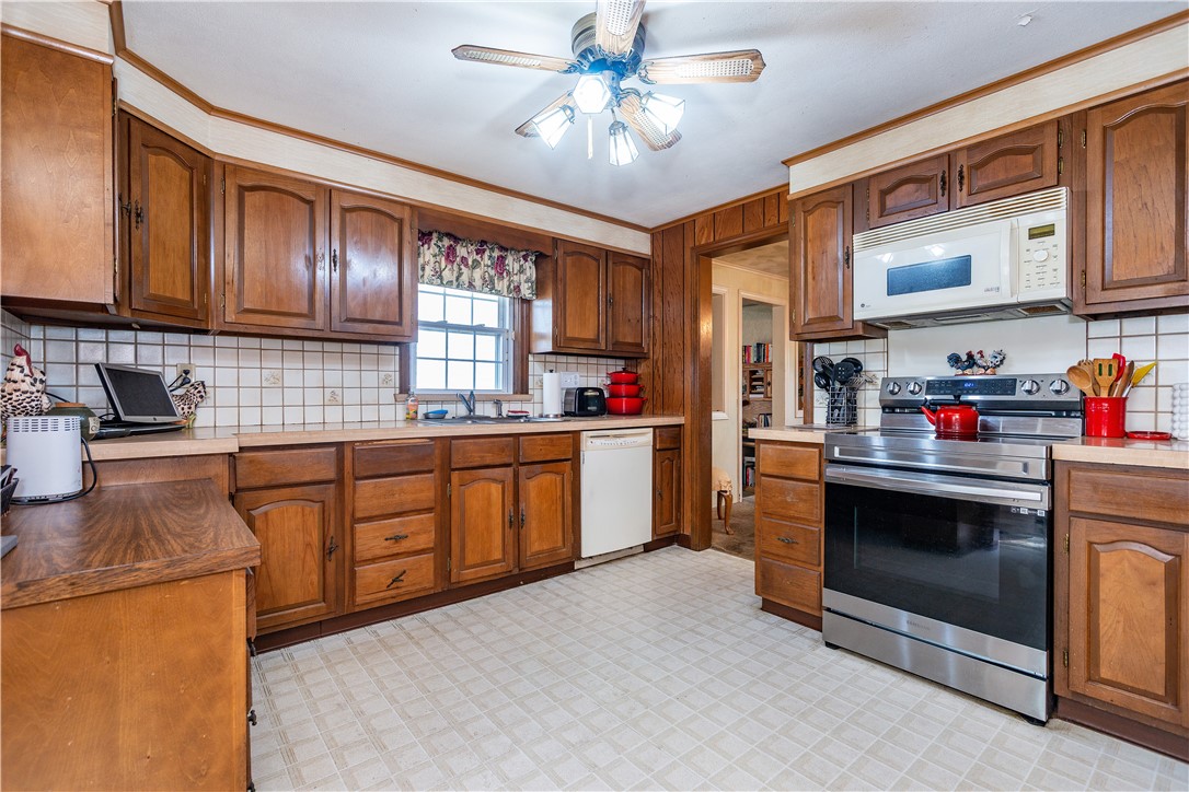 Cranston, Rhode Island 02910, United States, 3 Bedrooms Bedrooms, ,2 BathroomsBathrooms,Residential,Active,171954