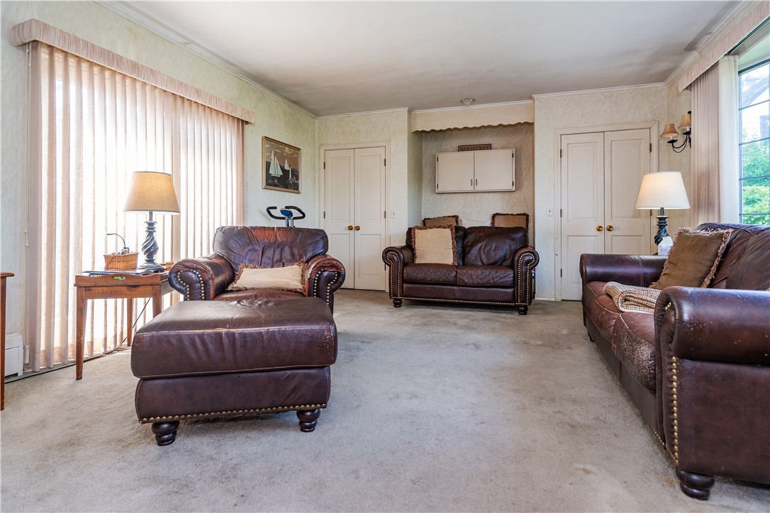 Cranston, Rhode Island 02910, United States, 3 Bedrooms Bedrooms, ,2 BathroomsBathrooms,Residential,Active,171954