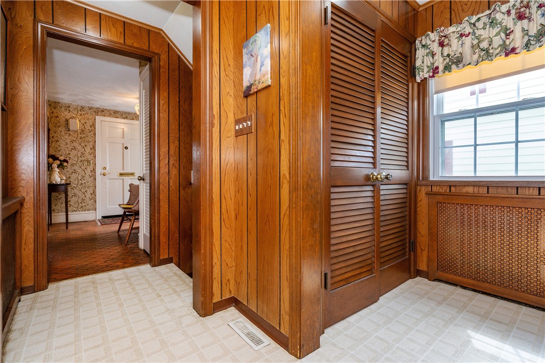 Cranston, Rhode Island 02910, United States, 3 Bedrooms Bedrooms, ,2 BathroomsBathrooms,Residential,Active,171954