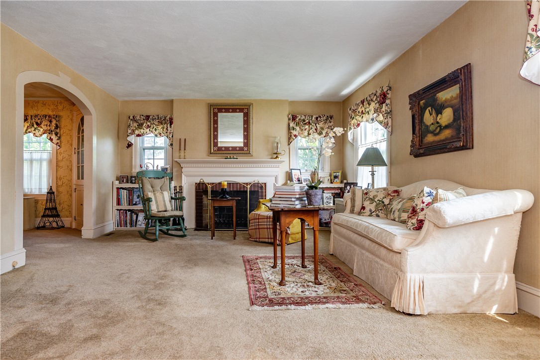 Cranston, Rhode Island 02910, United States, 3 Bedrooms Bedrooms, ,2 BathroomsBathrooms,Residential,Active,171954