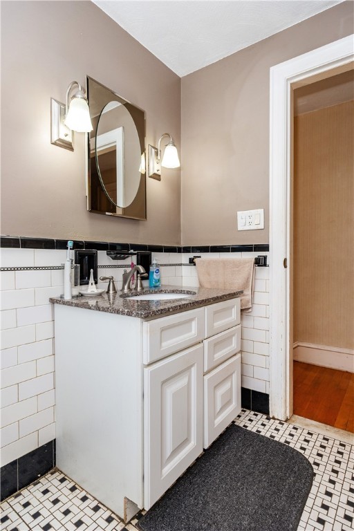 Cranston, Rhode Island 02910, United States, 3 Bedrooms Bedrooms, ,2 BathroomsBathrooms,Residential,Active,171954