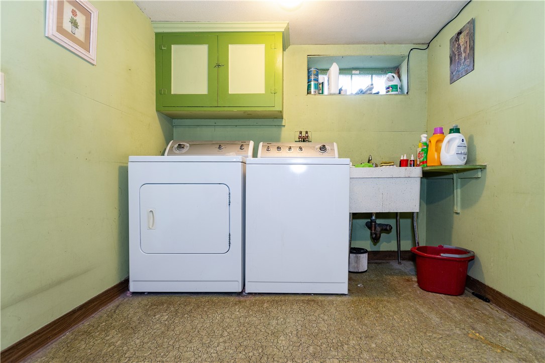 Cranston, Rhode Island 02910, United States, 3 Bedrooms Bedrooms, ,2 BathroomsBathrooms,Residential,Active,171954