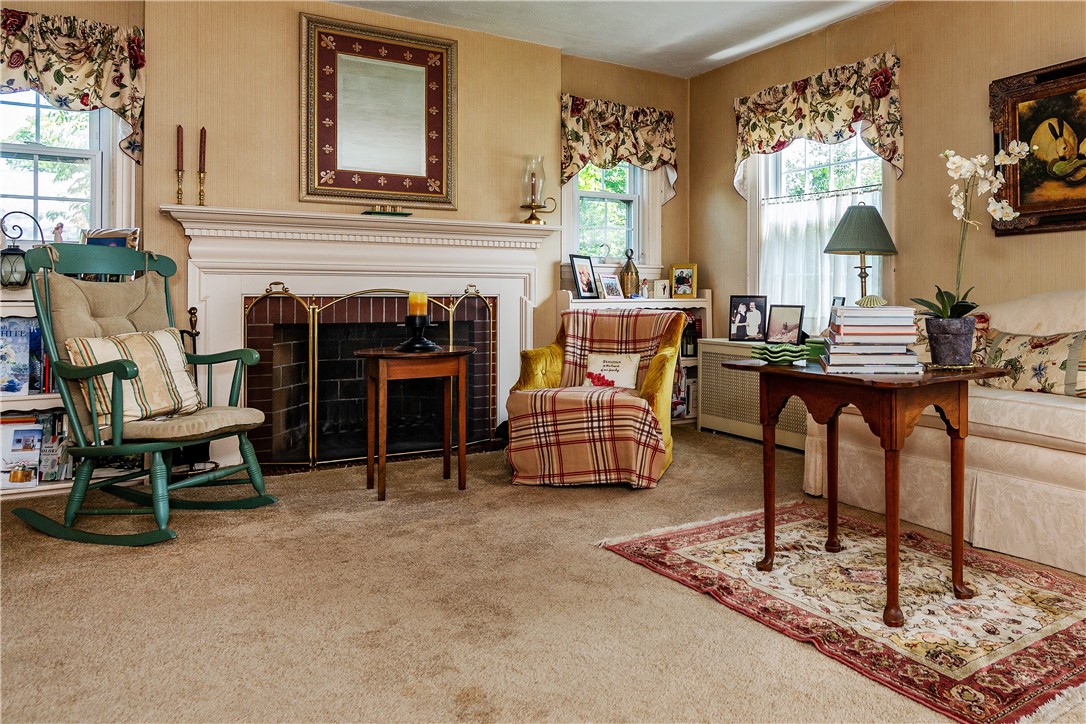 Cranston, Rhode Island 02910, United States, 3 Bedrooms Bedrooms, ,2 BathroomsBathrooms,Residential,Active,171954