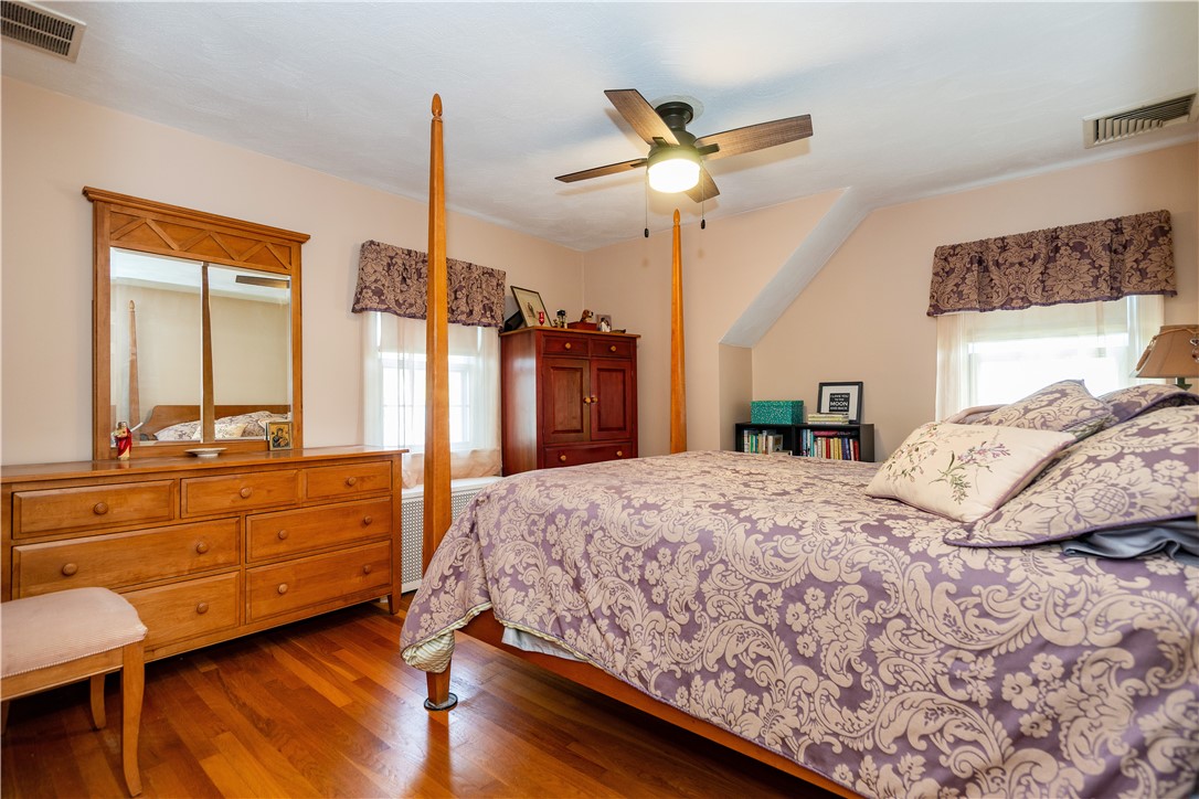 Cranston, Rhode Island 02910, United States, 3 Bedrooms Bedrooms, ,2 BathroomsBathrooms,Residential,Active,171954