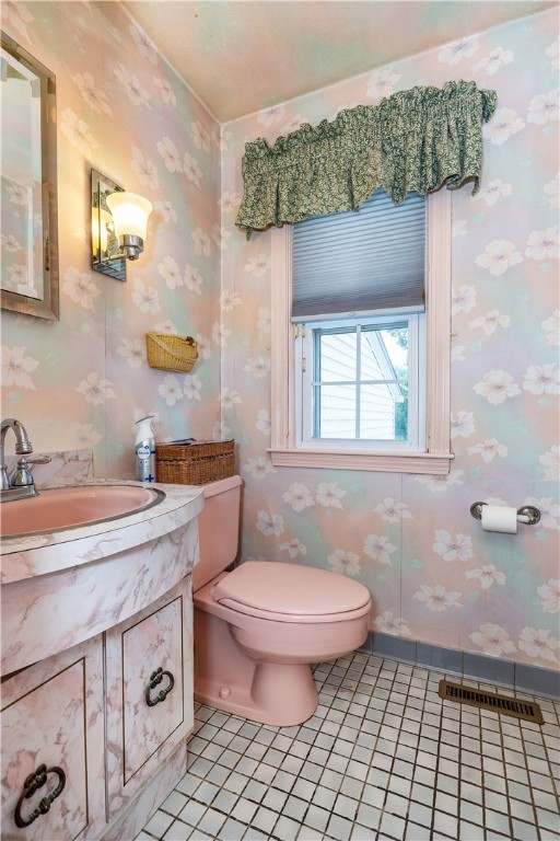 Cranston, Rhode Island 02910, United States, 3 Bedrooms Bedrooms, ,2 BathroomsBathrooms,Residential,Active,171954