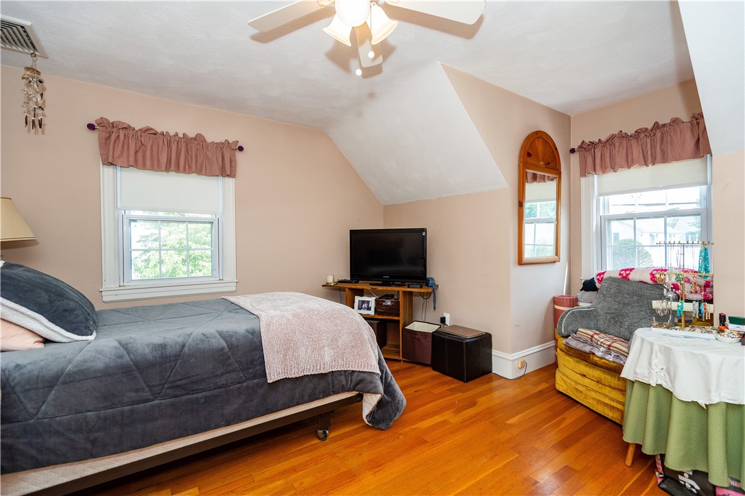 Cranston, Rhode Island 02910, United States, 3 Bedrooms Bedrooms, ,2 BathroomsBathrooms,Residential,Active,171954