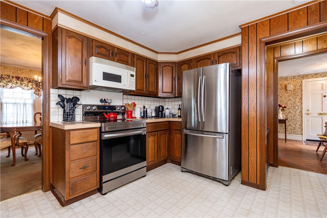 Cranston, Rhode Island 02910, United States, 3 Bedrooms Bedrooms, ,2 BathroomsBathrooms,Residential,Active,171954