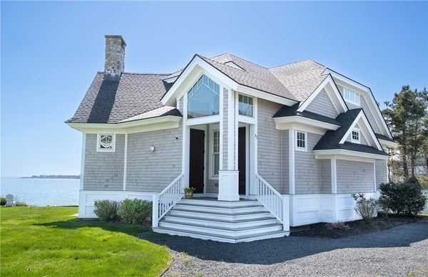 93 SHORE DR, MIDDLETOWN, RI 02842 - Image 1efd4e3c307a8e6df756c6a97ffbba3e/2320378916