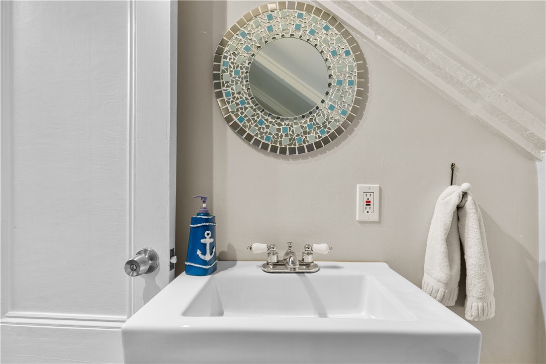 Newport, Rhode Island 02840, United States, 1 Bedroom Bedrooms, ,1 BathroomBathrooms,Residential,Active,104487