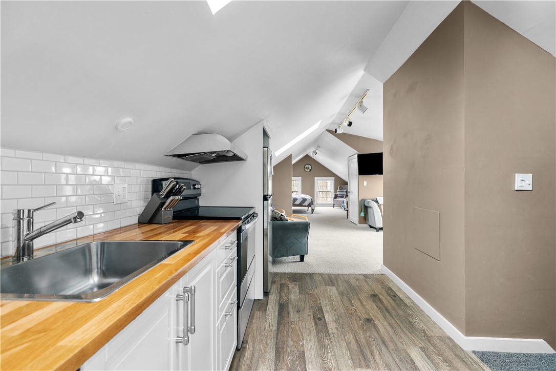 Newport, Rhode Island 02840, United States, 1 Bedroom Bedrooms, ,1 BathroomBathrooms,Residential,Active,104487