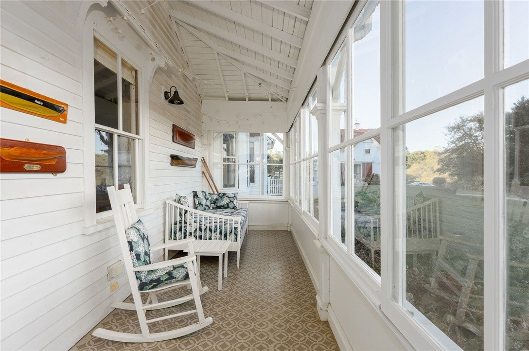 60 Poppasquash Road